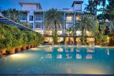 هتل Burasari Phuket Resort & Spa