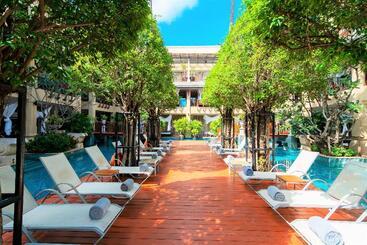 هتل Burasari Phuket Resort & Spa