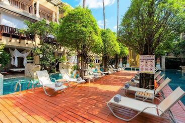 هتل Burasari Phuket Resort & Spa