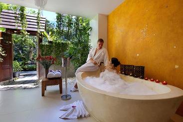 هتل Burasari Phuket Resort & Spa