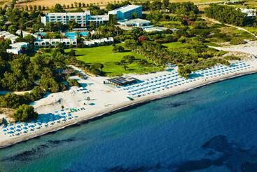 هتل Caravia Beach