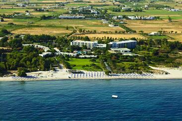 هتل Caravia Beach