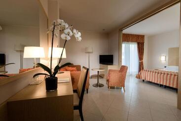 هتل Continental Wellness & Spa