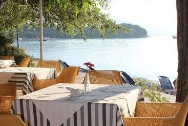 هتل Dassia Beach