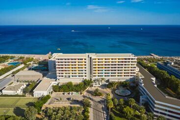 فندق Esperides Beach Resort