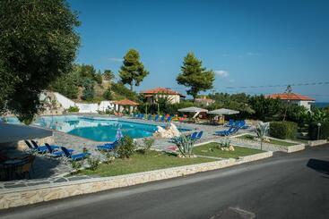 هتل Halkidiki Palace