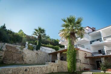 هتل Halkidiki Palace