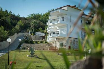 هتل Halkidiki Palace
