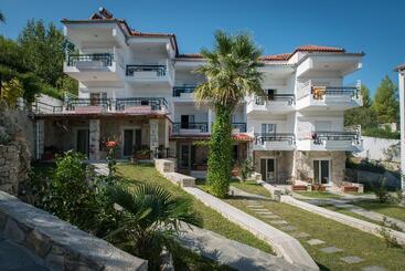 هتل Halkidiki Palace