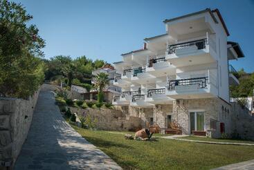 هتل Halkidiki Palace