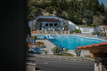 هتل Halkidiki Palace