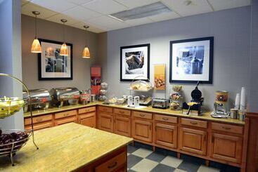 هتل Hampton Inn & Suites By Hilton Windsor
