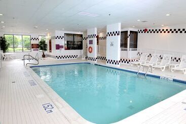 هتل Hampton Inn & Suites By Hilton Windsor
