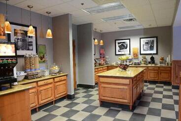 هتل Hampton Inn & Suites By Hilton Windsor