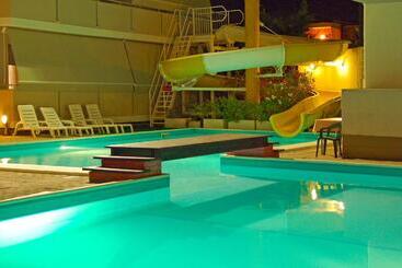 هتل Holiday Club Residence