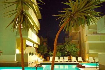 هتل Holiday Club Residence