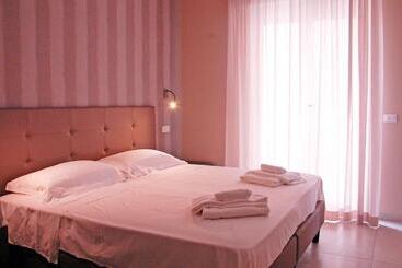 هتل Holiday Club Residence