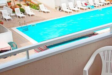 هتل Holiday Club Residence