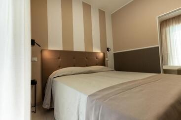 هتل Holiday Club Residence