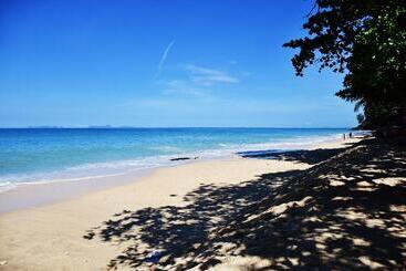 هتل Lanta Sand Resort & Spa