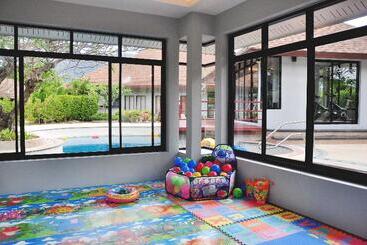 هتل Lanta Sand Resort & Spa