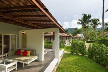 هتل Lanta Sand Resort & Spa