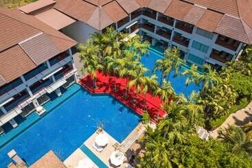 هتل Lanta Sand Resort & Spa