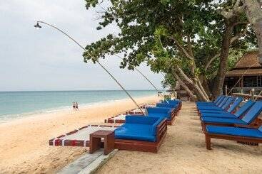 هتل Lanta Sand Resort & Spa