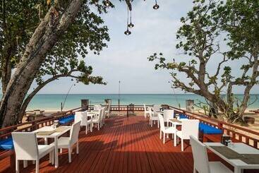 هتل Lanta Sand Resort & Spa