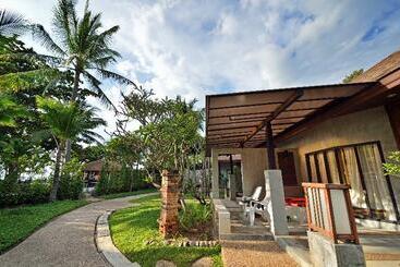 هتل Lanta Sand Resort & Spa
