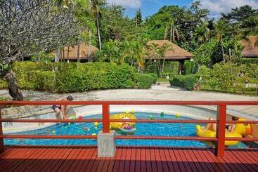 هتل Lanta Sand Resort & Spa