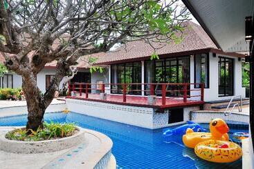 هتل Lanta Sand Resort & Spa