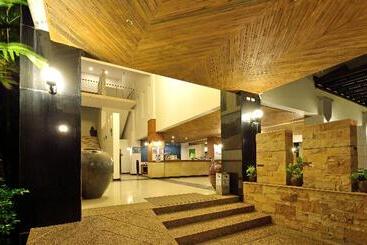 هتل Lanta Sand Resort & Spa