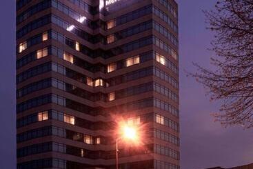 Mercure Cardiff Holland House Hotel & Spa