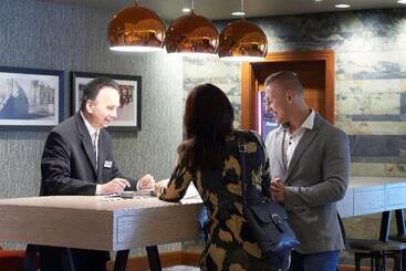 Mercure Cardiff Holland House Hotel & Spa