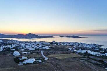 Mr And Mrs White Paros - Naousa