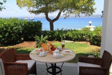 هتل Nissia Traditional Residences Spetses