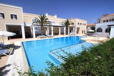 هتل Nissia Traditional Residences Spetses