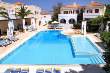هتل Nissia Traditional Residences Spetses