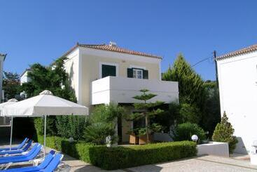 هتل Nissia Traditional Residences Spetses