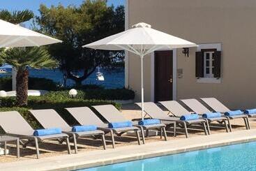 هتل Nissia Traditional Residences Spetses