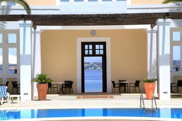 هتل Nissia Traditional Residences Spetses