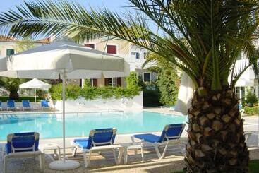 هتل Nissia Traditional Residences Spetses