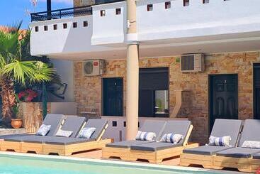 هتل Philoxenia Spa