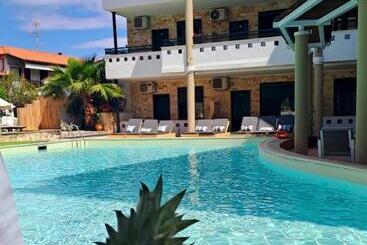 هتل Philoxenia Spa