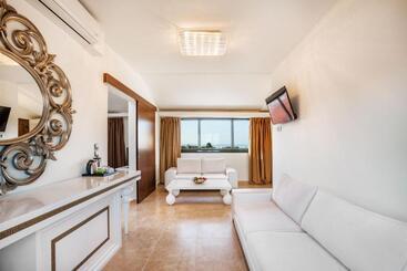 هتل Philoxenia Spa