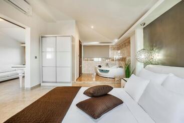 هتل Philoxenia Spa