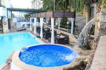 هتل Philoxenia Spa