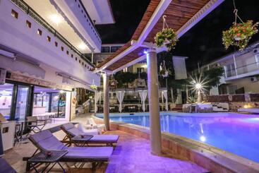 هتل Philoxenia Spa
