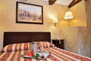 هتل Residenza Goldoni